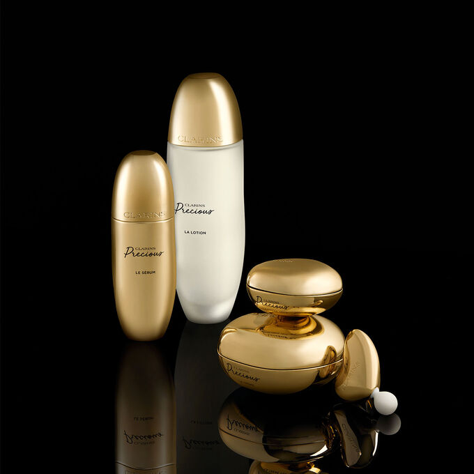 Clarins Precious至臻凝時奢華護膚系列宣傳照，展示全方位抗老護膚程序的陣容。